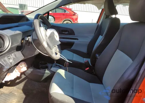 2014 Toyota Prius C из США, поврежденный, VIN JTDKDTB35E1075929